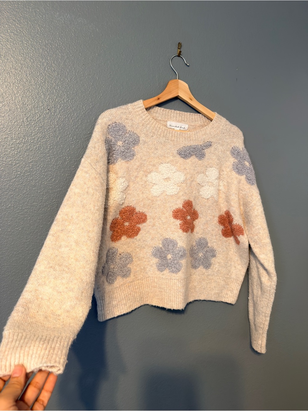 Threaded Leaf Cozy Floral Crewneck Sweater in Cream with Flowers Smal